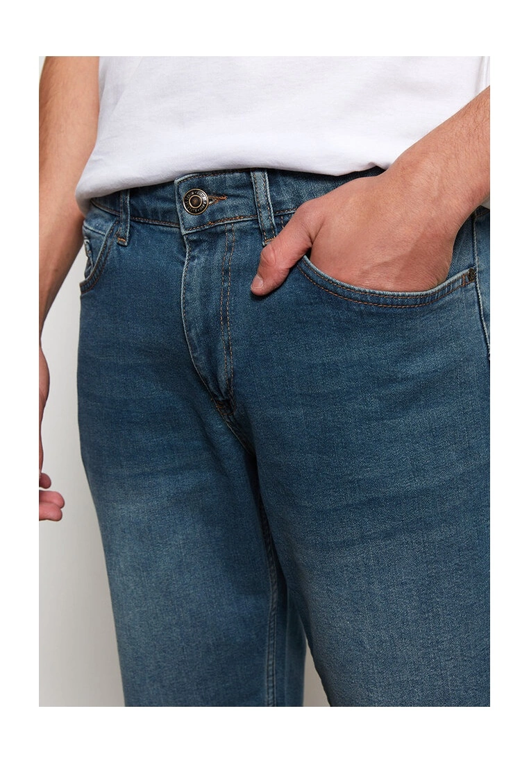 LC WAIKIKI Standard Fit Men's Denim Shorts 5 LC WAIKIKI Standard Fit Men's Denim Shorts - Image 3