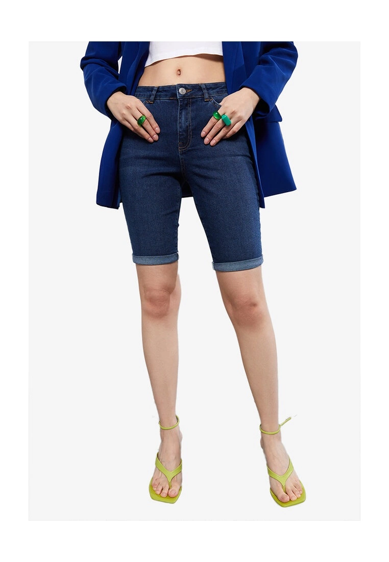 LC WAIKIKI Slim Fit Women's Denim Shorts 3 LC WAIKIKI Slim Fit Women's Denim Shorts