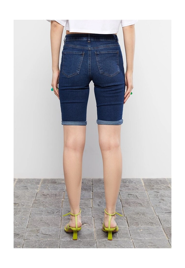 LC WAIKIKI Slim Fit Women's Denim Shorts 4 LC WAIKIKI Slim Fit Women's Denim Shorts - Image 2