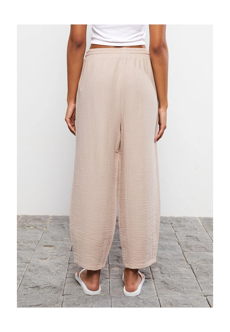 LC WAIKIKI Elastic Waist Straight Trousers 4 LC WAIKIKI Elastic Waist Straight Trousers - Image 2