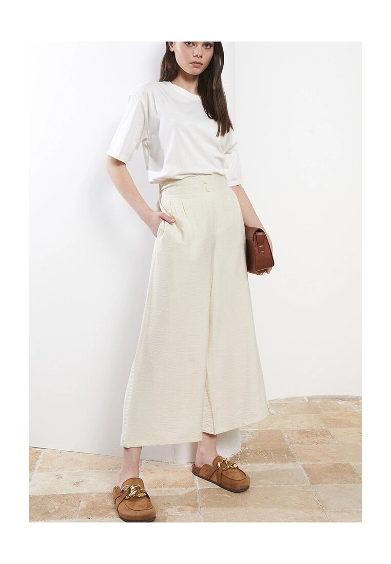 LC WAIKIKI Comfortable Wide Leg Trousers 6 LC WAIKIKI Comfortable Wide Leg Trousers - Image 4