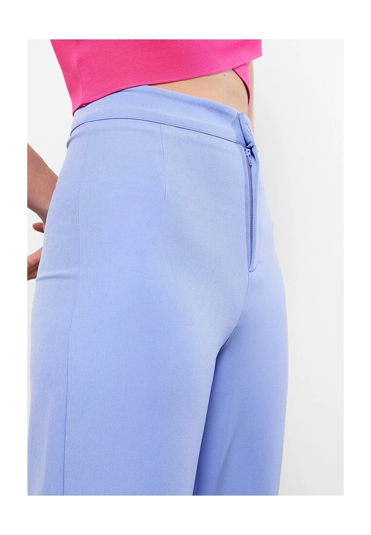 LC WAIKIKI Comfortable Fit Straight Trousers 5 LC WAIKIKI Comfortable Fit Straight Trousers - Image 3