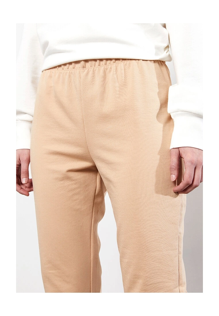 LC WAIKIKI Women Plain Jogger Sweatpants 5 LC WAIKIKI Women Plain Jogger Sweatpants - Image 3