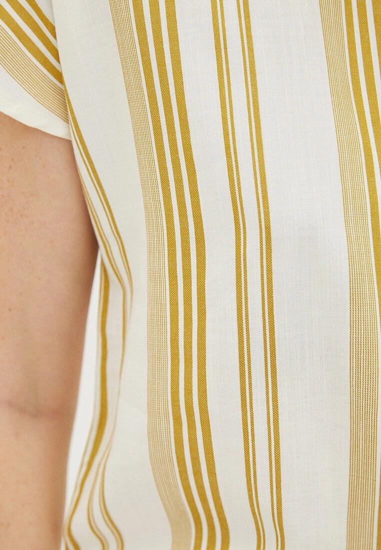 LC WAIKIKI Crew Neck Striped Short Sleeve Viscose Women's Blouse 4 LC WAIKIKI Crew Neck Striped Short Sleeve Viscose Women's Blouse - Image 2