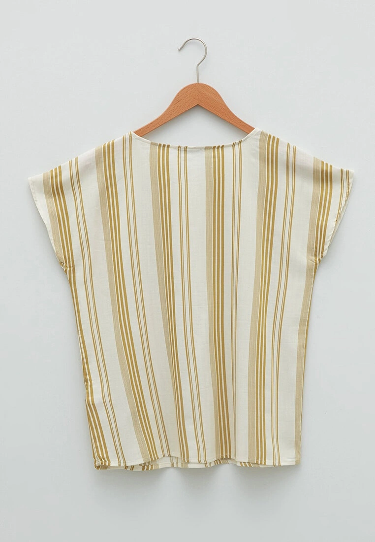 LC WAIKIKI Crew Neck Striped Short Sleeve Viscose Women's Blouse 7 LC WAIKIKI Crew Neck Striped Short Sleeve Viscose Women's Blouse - Image 5