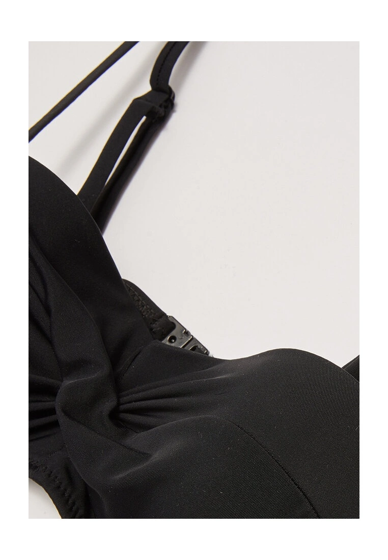 LC WAIKIKI Unfilled Plain Raschel Fabric Bikini Top 4 LC WAIKIKI Unfilled Plain Raschel Fabric Bikini Top - Image 2