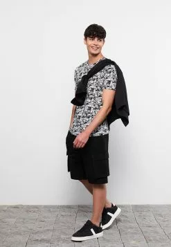 LC WAIKIKI Crew Neck Short Sleeve Minions Printed Combed Cotton Men's T-Shirt