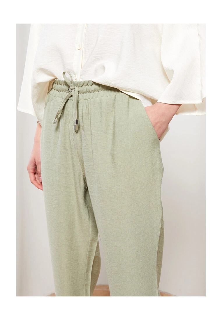 LC WAIKIKI Comfortable Fit Straight Trousers 5 LC WAIKIKI Comfortable Fit Straight Trousers - Image 3