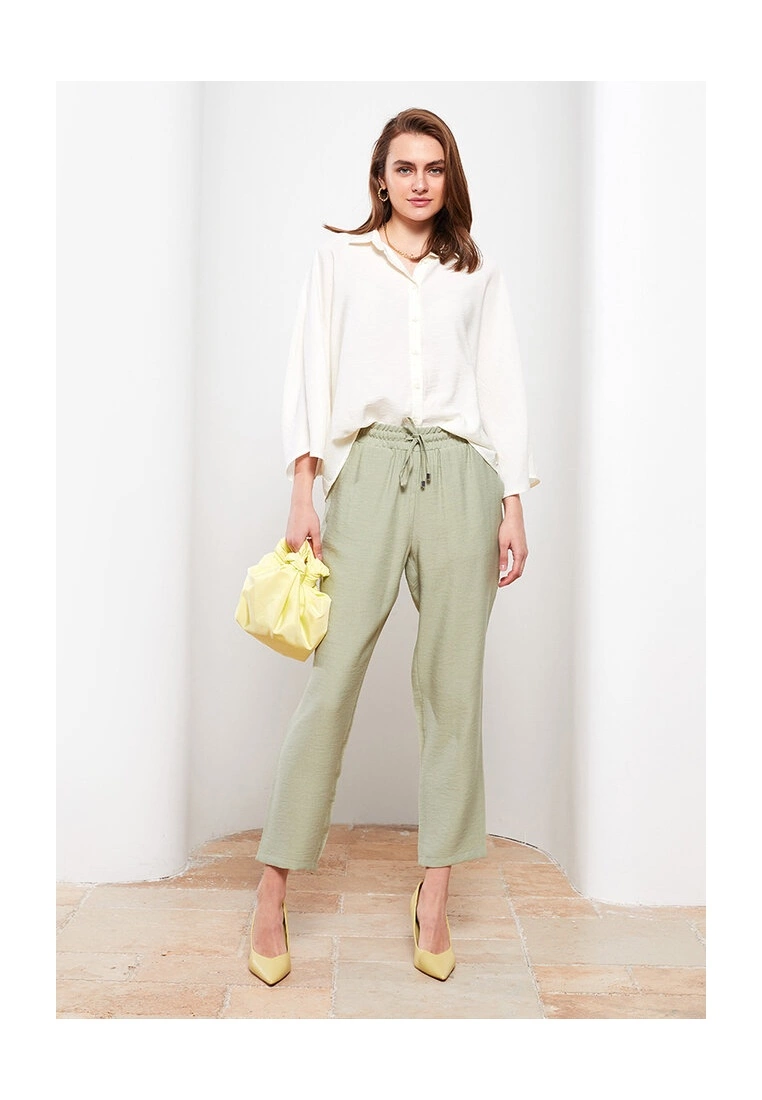 LC WAIKIKI Comfortable Fit Straight Trousers 6 LC WAIKIKI Comfortable Fit Straight Trousers - Image 4