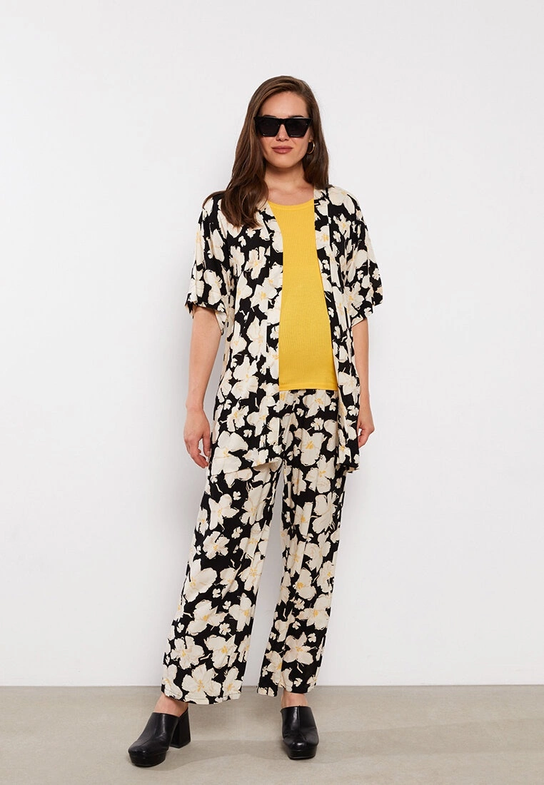 LC WAIKIKI Shawl Collar Floral Short Sleeve Viscose Maternity Kimono 3 LC WAIKIKI Shawl Collar Floral Short Sleeve Viscose Maternity Kimono