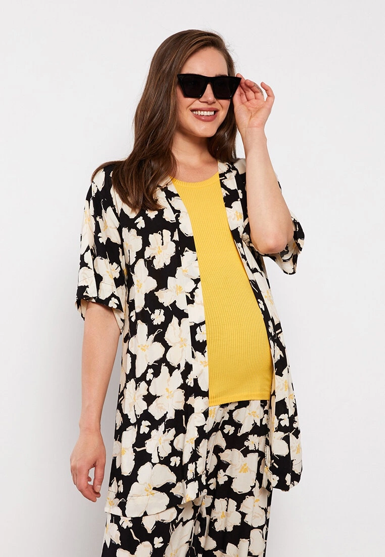LC WAIKIKI Shawl Collar Floral Short Sleeve Viscose Maternity Kimono 4 LC WAIKIKI Shawl Collar Floral Short Sleeve Viscose Maternity Kimono - Image 2