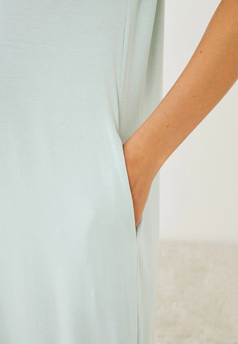 LC WAIKIKI Crew Neck Straight Short Sleeve Maternity Nightgown 6 LC WAIKIKI Crew Neck Straight Short Sleeve Maternity Nightgown - Image 4