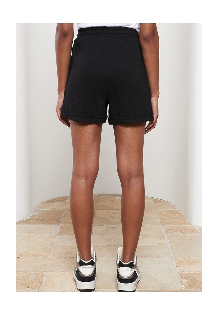 LC WAIKIKI Comfortable Fit Plain Womens Shorts 4 LC WAIKIKI Comfortable Fit Plain Womens Shorts - Image 2