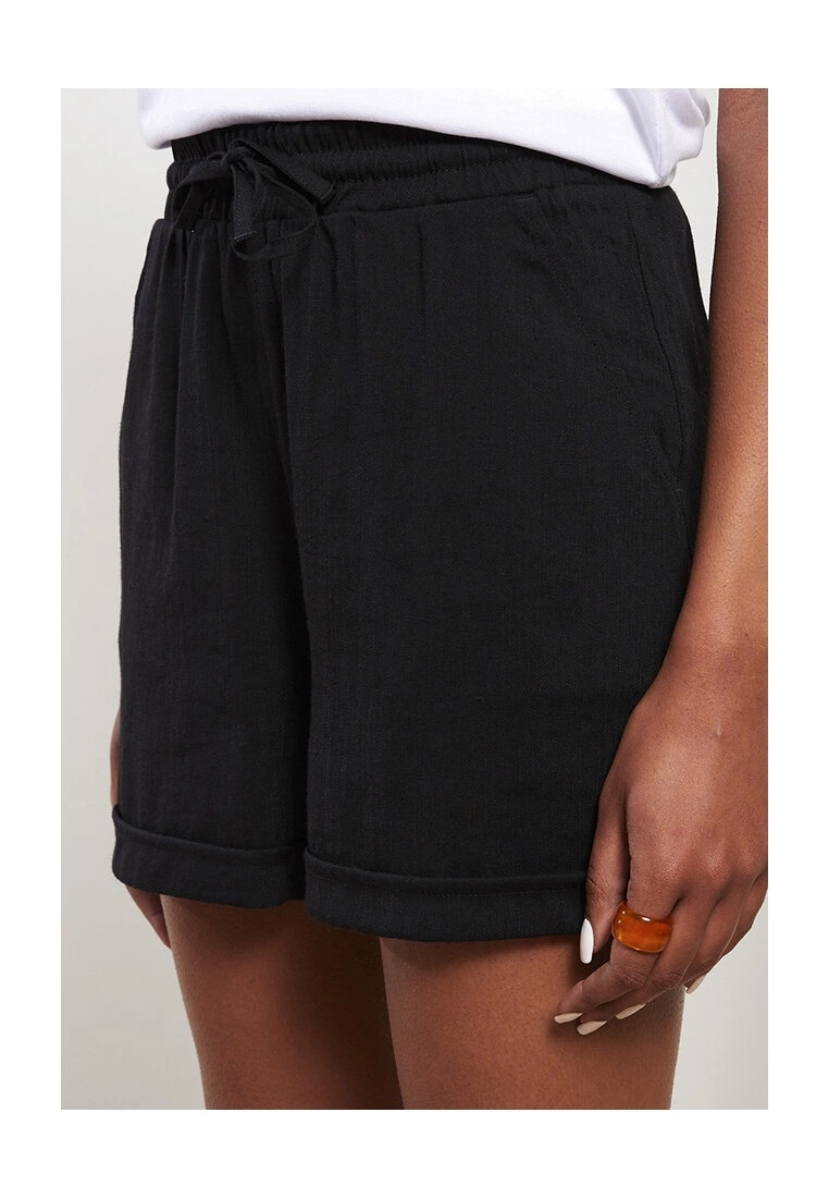 LC WAIKIKI Comfortable Fit Plain Womens Shorts 5 LC WAIKIKI Comfortable Fit Plain Womens Shorts - Image 3