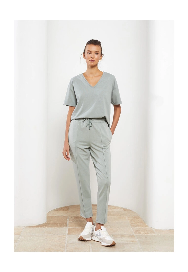 LC WAIKIKI Women Elastic Waist Plain Sweatpants 6 LC WAIKIKI Women Elastic Waist Plain Sweatpants - Image 4