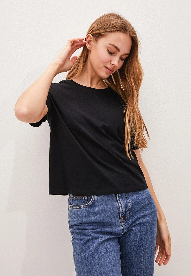 LC WAIKIKI Crew Neck Straight Short Sleeve Cotton Women's T-Shirt 4 LC WAIKIKI Crew Neck Straight Short Sleeve Cotton Women's T-Shirt - Image 2