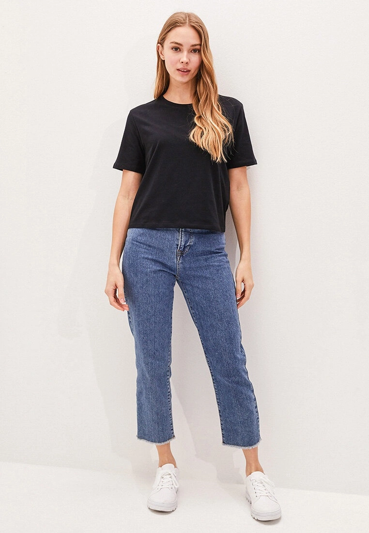 LC WAIKIKI Crew Neck Straight Short Sleeve Cotton Women's T-Shirt 6 LC WAIKIKI Crew Neck Straight Short Sleeve Cotton Women's T-Shirt - Image 4