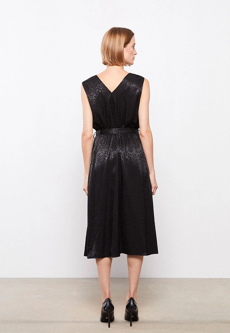 LC WAIKIKI Double Breasted Neck Patterned Sleeveless Satin Women's Dress 7 LC WAIKIKI Double Breasted Neck Patterned Sleeveless Satin Women's Dress - Image 5