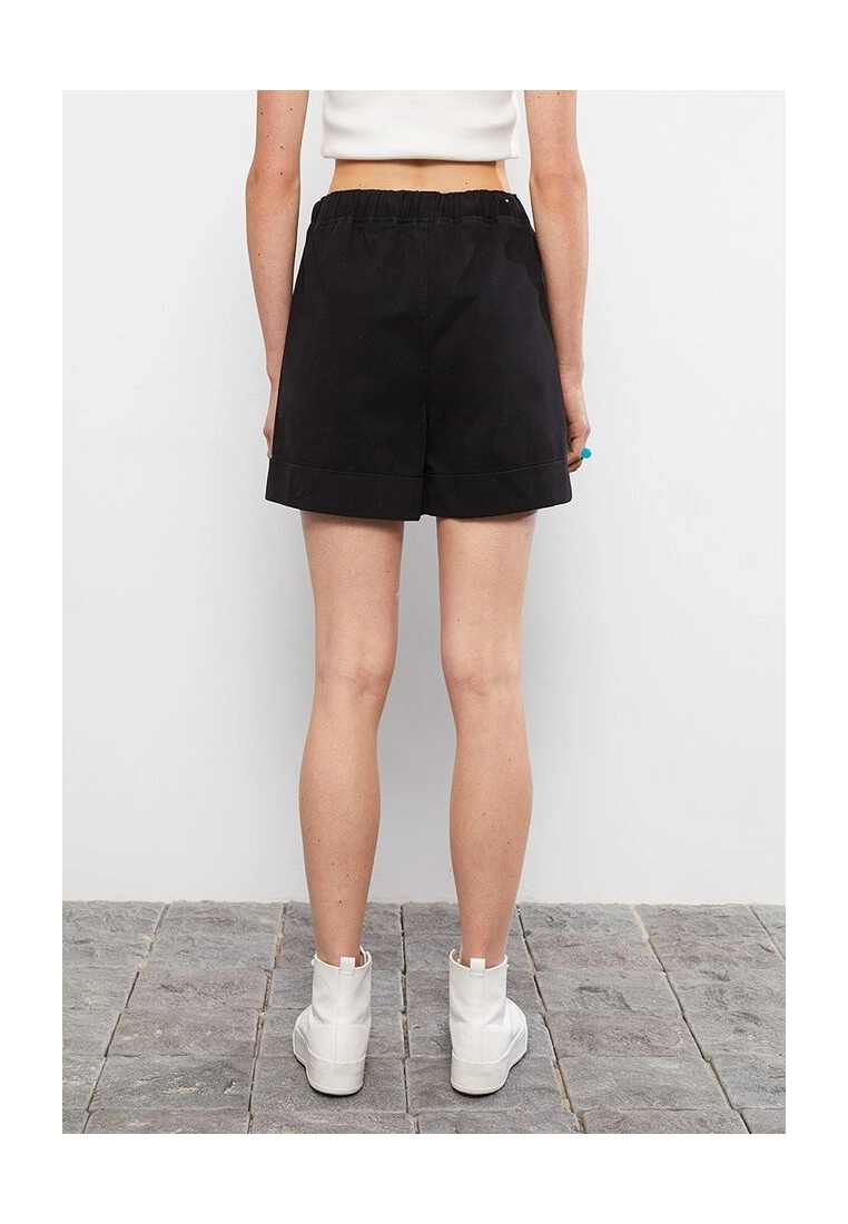 LC WAIKIKI Elastic Waist Shorts 4 LC WAIKIKI Elastic Waist Shorts - Image 2