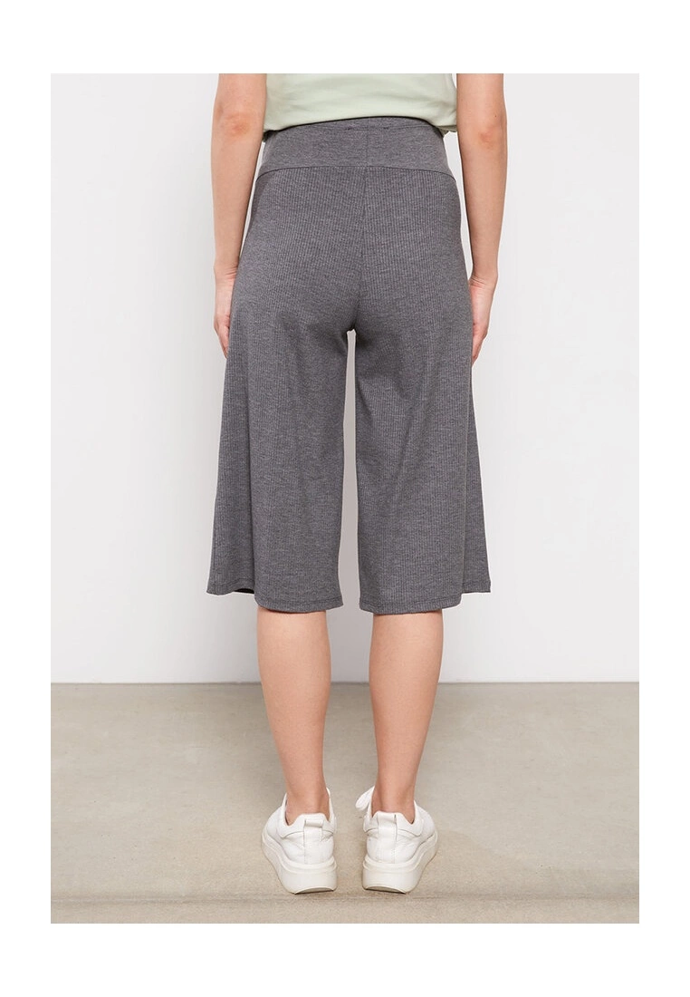 LC WAIKIKI Maternity Tummy Panel Capri Pants 4 LC WAIKIKI Maternity Tummy Panel Capri Pants - Image 2