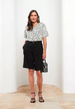 LC WAIKIKI Standard Fit Women's Straight Shorts -LC WAIKIKI popular shop lc waikiki 1267 8992236 2