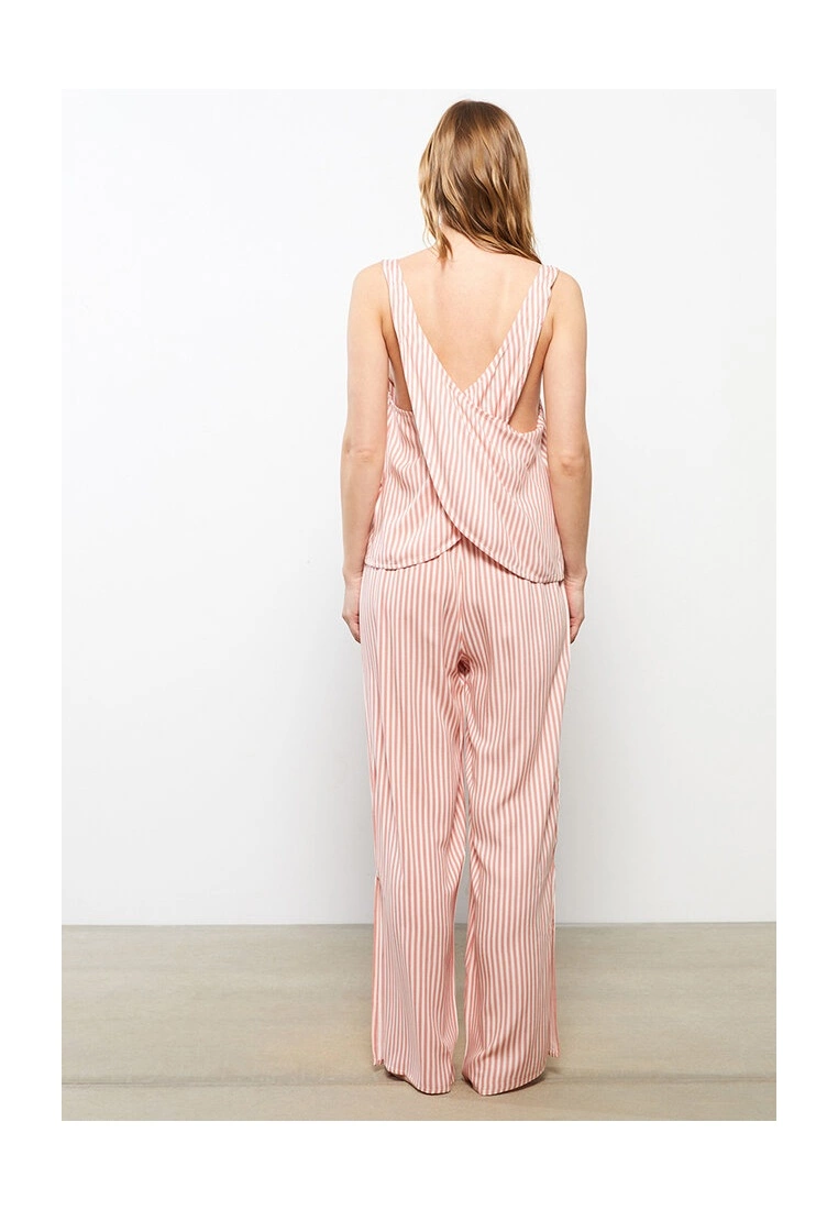 LC WAIKIKI Sleeveless Viscose Pajamas Set 4 LC WAIKIKI Sleeveless Viscose Pajamas Set - Image 2