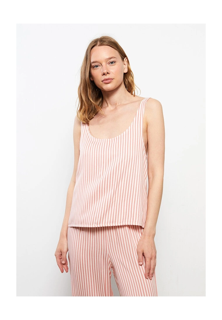 LC WAIKIKI Sleeveless Viscose Pajamas Set 5 LC WAIKIKI Sleeveless Viscose Pajamas Set - Image 3