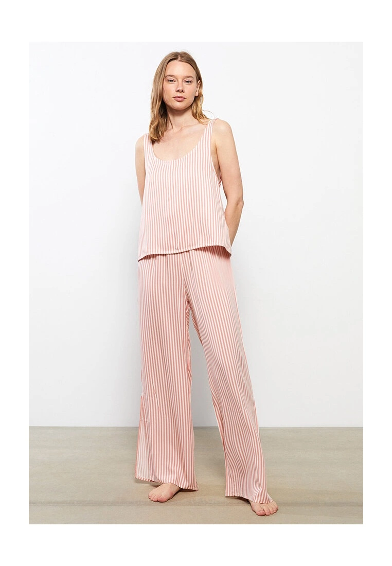 LC WAIKIKI Sleeveless Viscose Pajamas Set 6 LC WAIKIKI Sleeveless Viscose Pajamas Set - Image 4