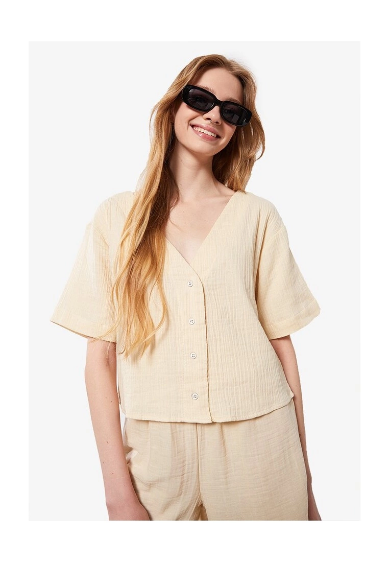 LC WAIKIKI V Neck Straight Short Sleeve Women Blouse 3 LC WAIKIKI V Neck Straight Short Sleeve Women Blouse