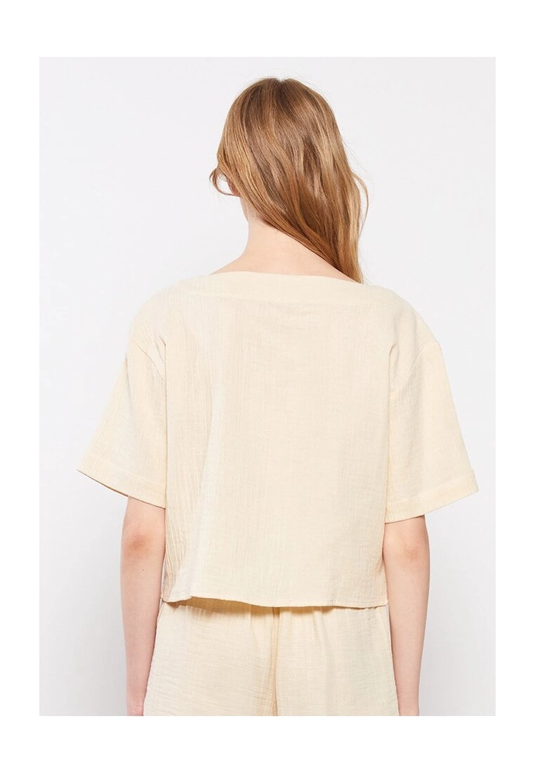 LC WAIKIKI V Neck Straight Short Sleeve Women Blouse 4 LC WAIKIKI V Neck Straight Short Sleeve Women Blouse - Image 2