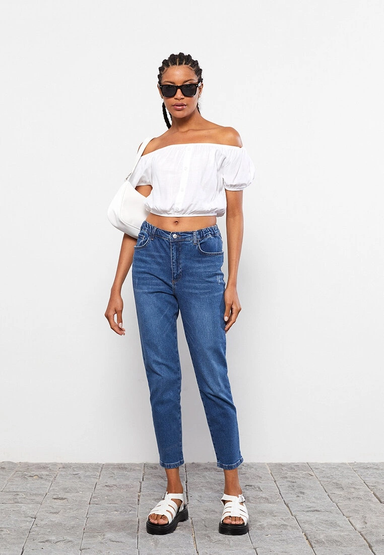 LC WAIKIKI Boat Neck Straight Short Sleeve Crop Viscose Women's Blouse 3 LC WAIKIKI Boat Neck Straight Short Sleeve Crop Viscose Women's Blouse