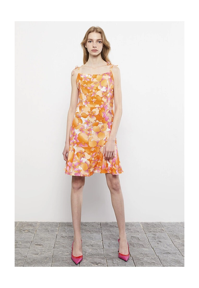 LC WAIKIKI U Neck Strappy Viscose Dress 6 LC WAIKIKI U Neck Strappy Viscose Dress - Image 4