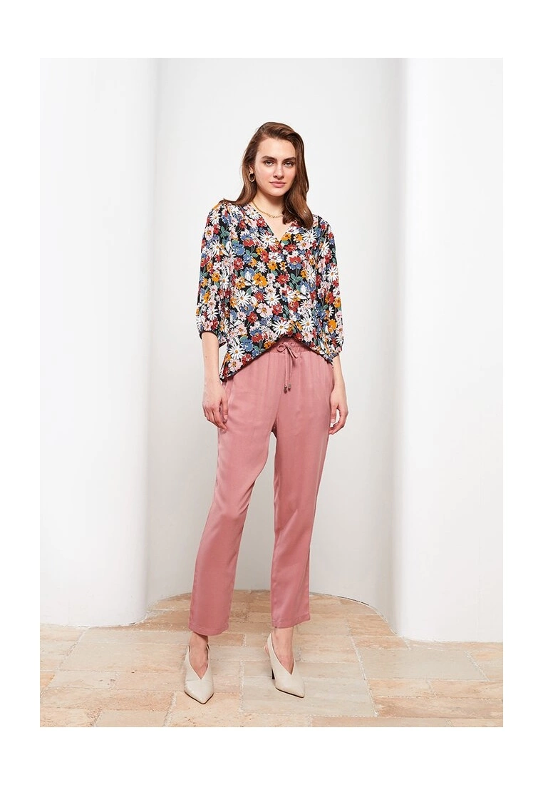 LC WAIKIKI Ankle Viscose Trousers 6 LC WAIKIKI Ankle Viscose Trousers - Image 4