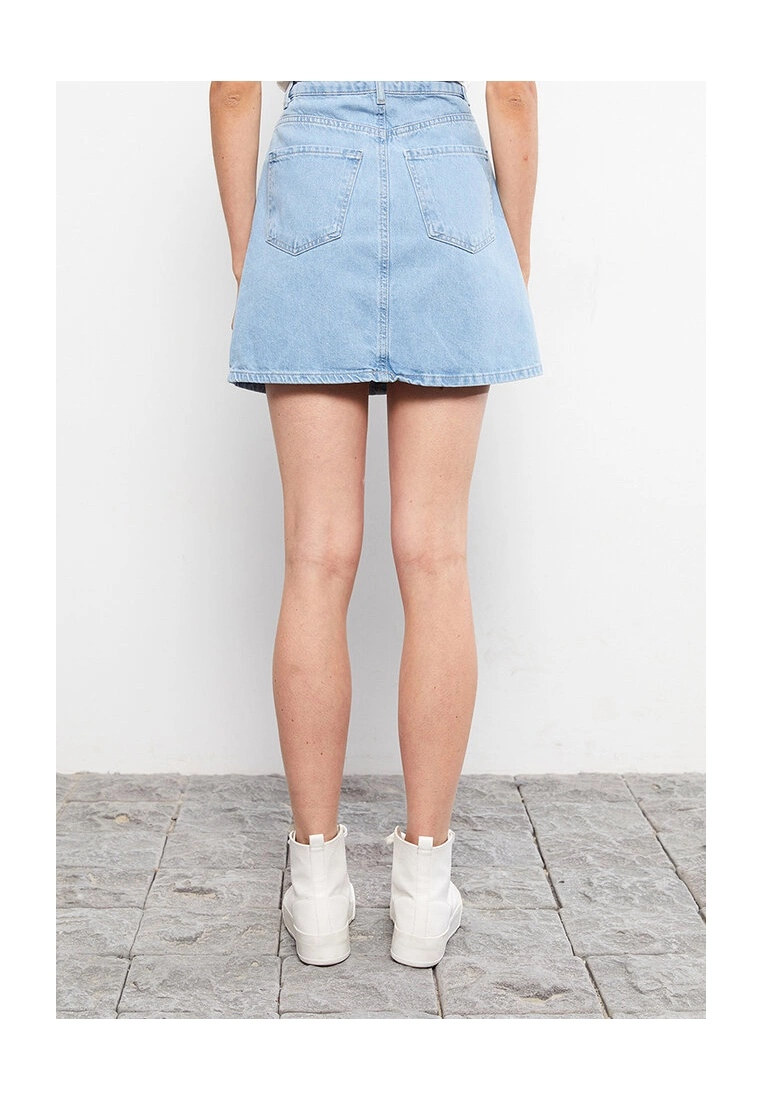 LC WAIKIKI Standard Fit Plain Jean Skirt 4 LC WAIKIKI Standard Fit Plain Jean Skirt - Image 2