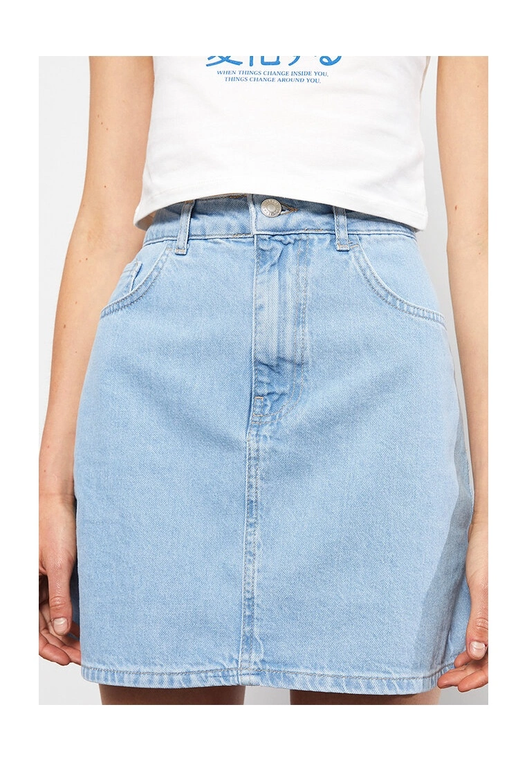 LC WAIKIKI Standard Fit Plain Jean Skirt 5 LC WAIKIKI Standard Fit Plain Jean Skirt - Image 3
