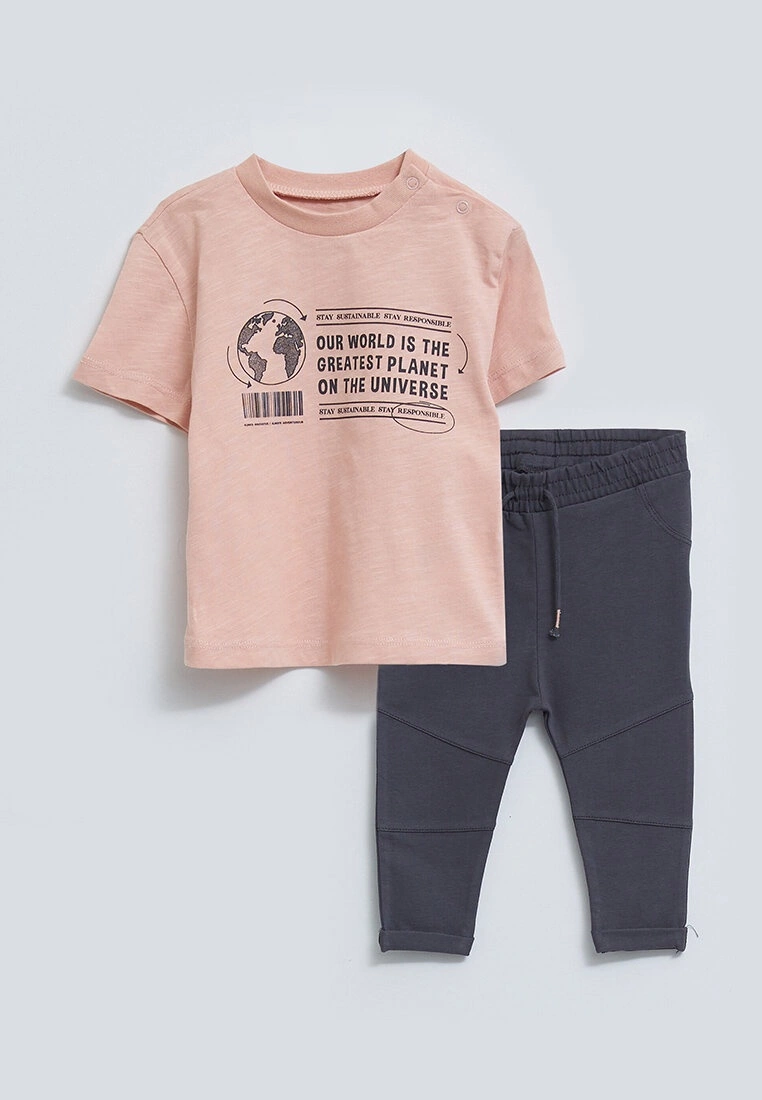 LC WAIKIKI Crew Neck Short Sleeve Printed Baby Boy T-Shirt And Trousers 2-Piece Set 3 LC WAIKIKI Crew Neck Short Sleeve Printed Baby Boy T-Shirt And Trousers 2-Piece Set