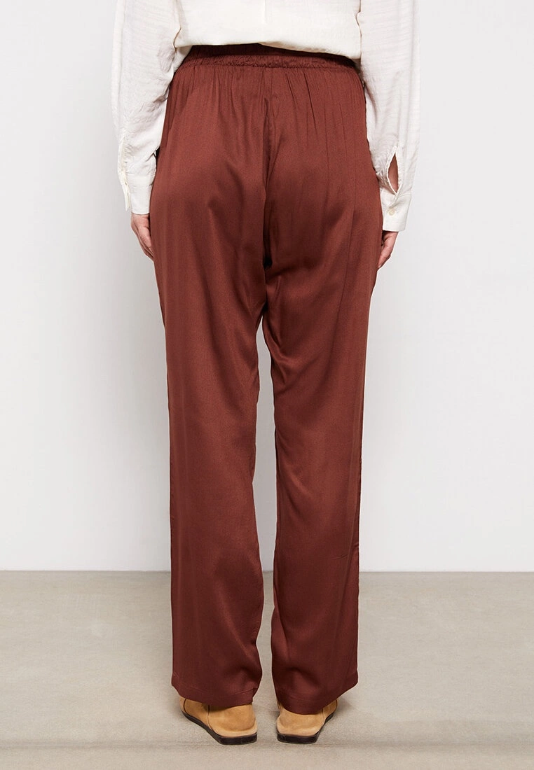 LC WAIKIKI Elastic Waist Straight Pocket Detailed Gabardine Maternity Trousers 5 LC WAIKIKI Elastic Waist Straight Pocket Detailed Gabardine Maternity Trousers - Image 3