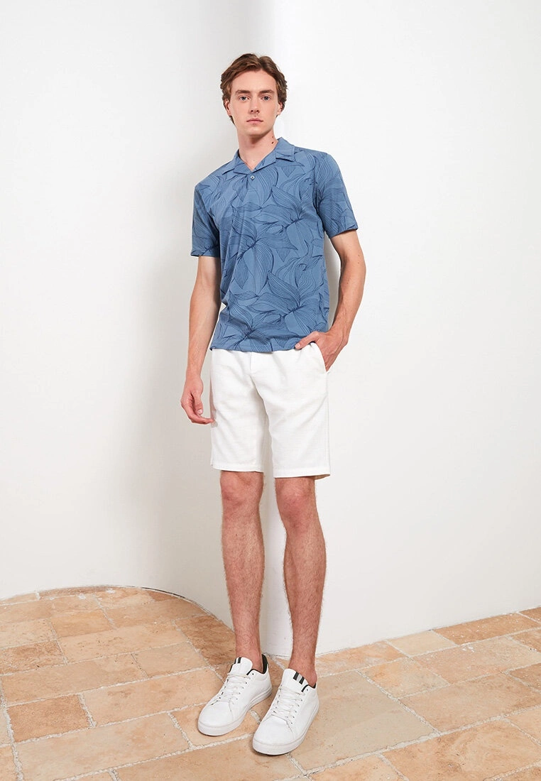 LC WAIKIKI Slim Fit Gabardine Men's Shorts 4 LC WAIKIKI Slim Fit Gabardine Men's Shorts - Image 2