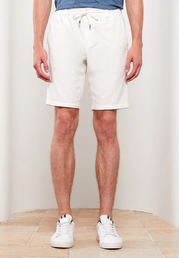 LC WAIKIKI Slim Fit Gabardine Men's Shorts 5 LC WAIKIKI Slim Fit Gabardine Men's Shorts - Image 3