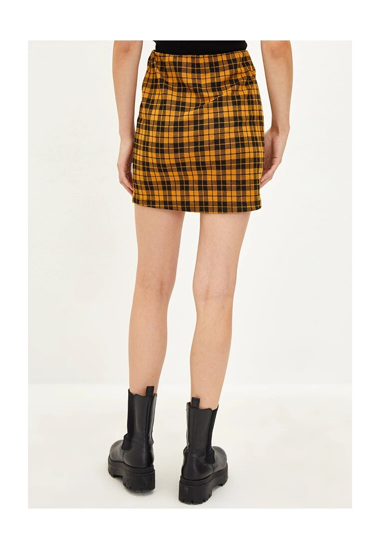 LC WAIKIKI Slim Fit Plaid Women's Mini Skirt 4 LC WAIKIKI Slim Fit Plaid Women's Mini Skirt - Image 2