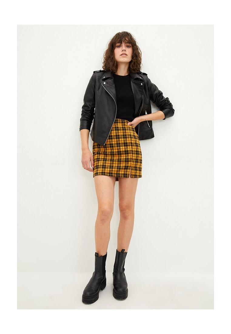 LC WAIKIKI Slim Fit Plaid Women's Mini Skirt 6 LC WAIKIKI Slim Fit Plaid Women's Mini Skirt - Image 4