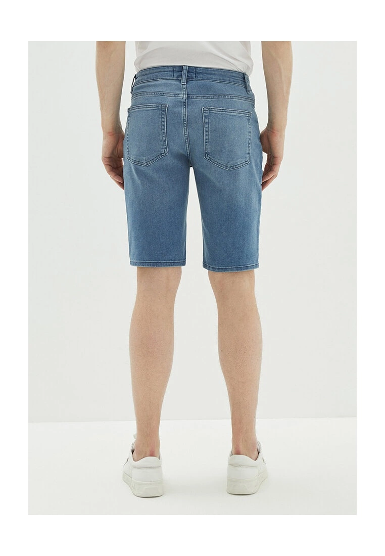 LC WAIKIKI Standard Fit Denim Shorts 4 LC WAIKIKI Standard Fit Denim Shorts - Image 2