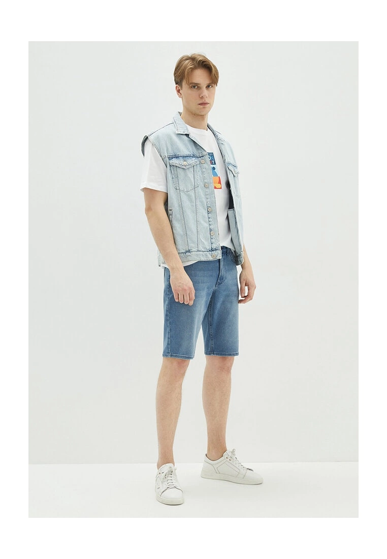 LC WAIKIKI Standard Fit Denim Shorts 6 LC WAIKIKI Standard Fit Denim Shorts - Image 4