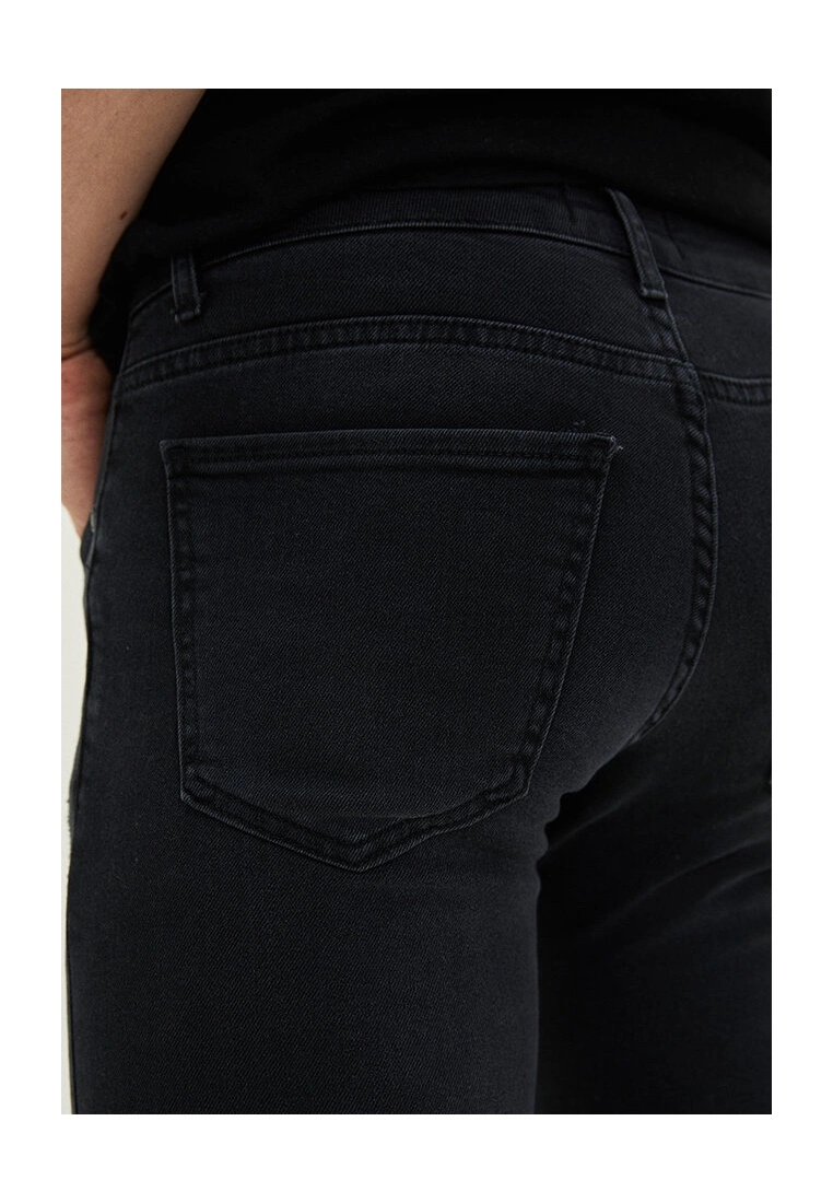 LC WAIKIKI 750 Slim Fit Men Jeans 5 LC WAIKIKI 750 Slim Fit Men Jeans - Image 3