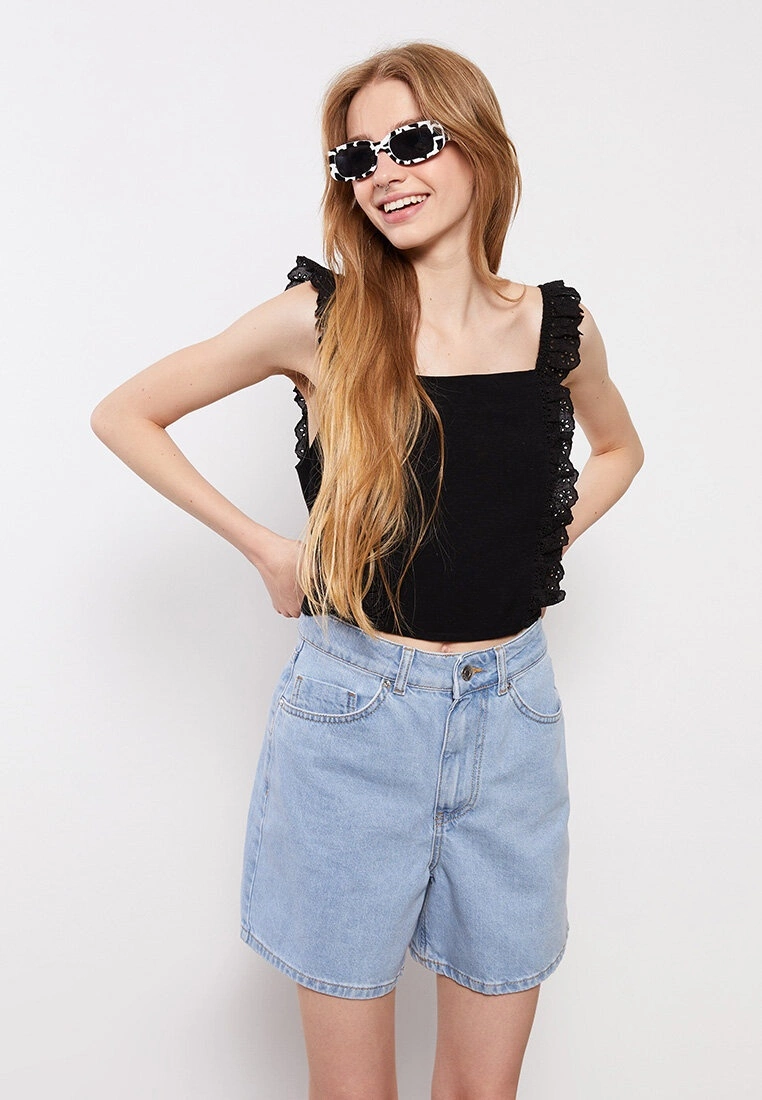 LC WAIKIKI Sleeveless Poplin Blouse 4 LC WAIKIKI Sleeveless Poplin Blouse - Image 2