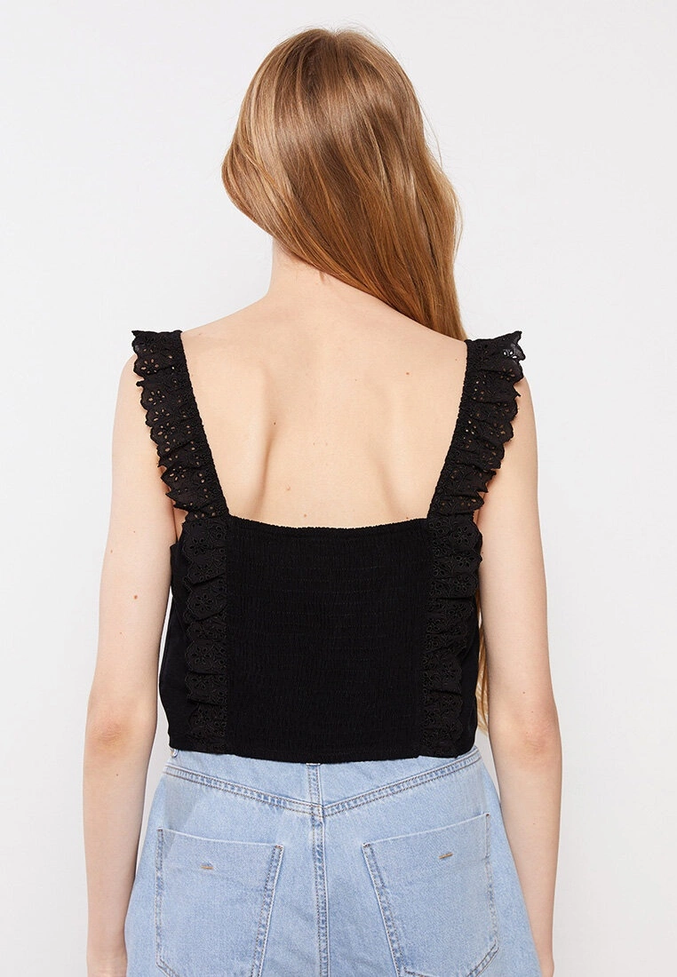 LC WAIKIKI Sleeveless Poplin Blouse 7 LC WAIKIKI Sleeveless Poplin Blouse - Image 5