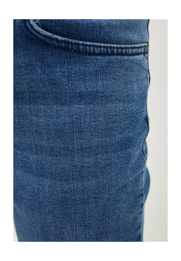 LC WAIKIKI 750 Slim Fit Jeans 5 LC WAIKIKI 750 Slim Fit Jeans - Image 3