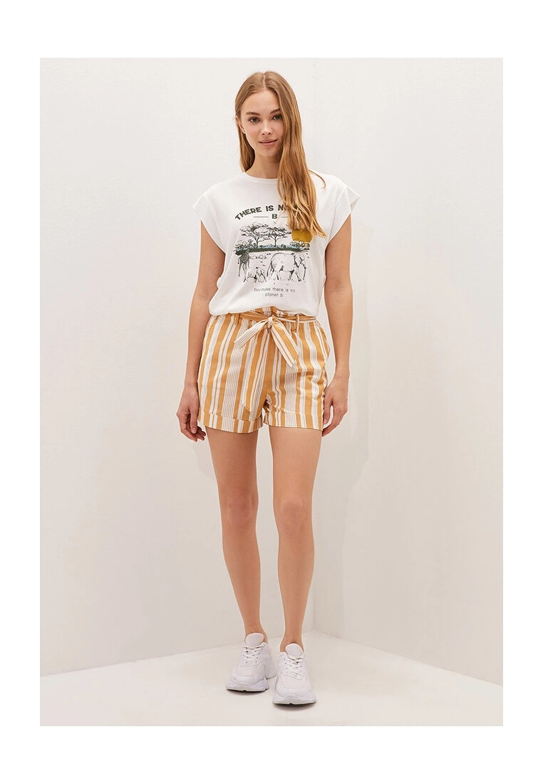 LC WAIKIKI Casual Gabardine Fabric Shorts 6 LC WAIKIKI Casual Gabardine Fabric Shorts - Image 4