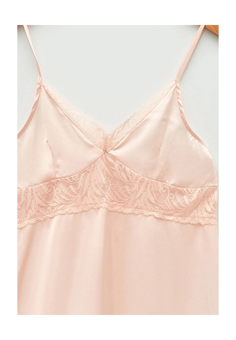 LC WAIKIKI Lace Strap Satin Women's Pajama Top 5 LC WAIKIKI Lace Strap Satin Women's Pajama Top - Image 3