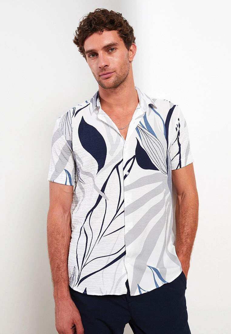 LC WAIKIKI Comfortable Fit Resort Neck Patterned Short Sleeve Men's Shirt 4 LC WAIKIKI Comfortable Fit Resort Neck Patterned Short Sleeve Men's Shirt - Image 2